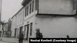 Nexhat Konforti pretendon se kjo pronë në Prishtinë i takon familjes së tij. 