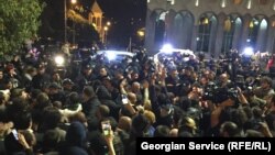 Гуьржийчоь -- Парламентана хьалха дуьхьалонан акци, Тбилиси, 12Стиг2018