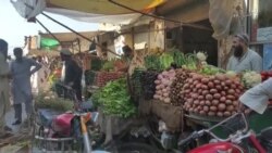 په خېبر پښتونخوا کې خلک له ګرانۍ سر ټکوي