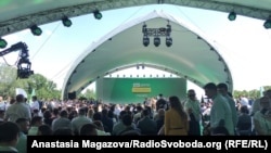 З'їзд партії «Слуга народу» у ботанічному саду в Києві, 9 червня 2019 року