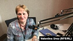 Elena Gidilica în studioul Europei Libere la Chișinău