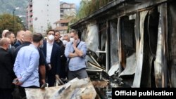Тетово- претседателот Стево Пендаровски во посета на опожарената модуларна болница во Тетово