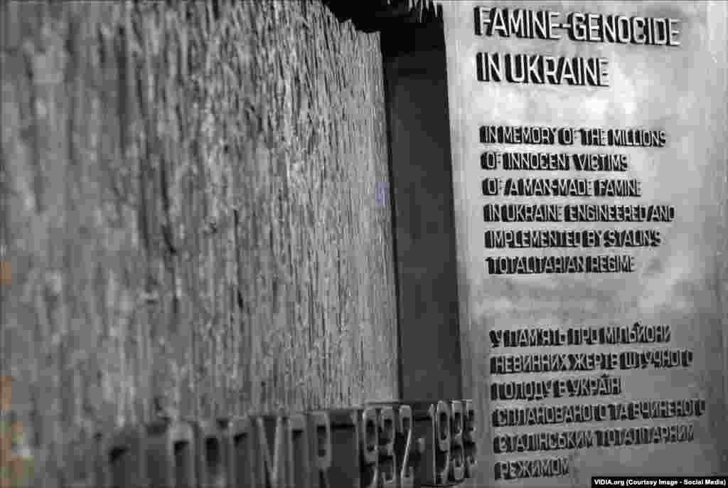 Пам&rsquo;ятник встановлений неподалік будинку Конгресу, поруч із центральним вокзалом Вашингтона, через який до американської столиці щороку потрапляють мільйони людей. Велика кількість людей отримає нагоду зупинитися біля меморіалу й прочитати, що присвячений він мільйонам українців, замордованих голодом у &laquo;цивілізованому&raquo; 20-му столітті