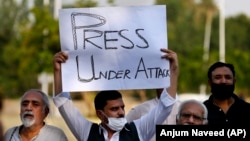 Pakistani journalists and members of civil society take part in a demonstration to condemn attacks on journalists, in Islamabad on May 28.