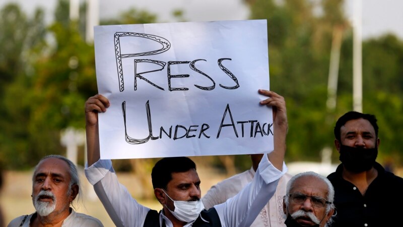 د پاکستان ډیویلپمنټ ادارې قانوني مسودې پرضد د خبریالانو احتجاج