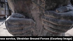 Ресей шабуылы кезінде Дружковкадағы ескерткішке де зақым келген.