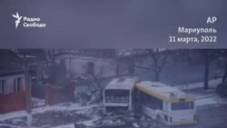 Российский танк обстреливает жилой дом в Мариуполе