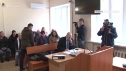 «Ганьба судді!» Як «єдинороса» Кучерявого відправляли під домашній арешт у Херсоні (відео)
