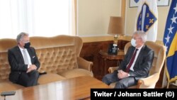 Ambasador država članica Evropske unije (EU) i šef Delegacije EU u BiH Johann Sattler s predsjedavajućim Predsjedništva BiH Šefikom Džaferovićem. 