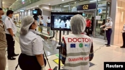 ბანგკოკის აეროპორტის თანამშრომლები ამოწმებენ დასავლეთ ბენგალიდან ჩასულ მგზავრებს. 25 იანვარი, 2026 წელი