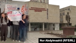 Бишкектеги Таштан Эрматов атындагы музыкалык-педагогикалык институттун студенттери. (коллаж)