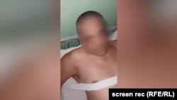 Pacijente navodno vezuju za krevete u psihijatrijskoj bolnici u Kazahstanu kako je pokazao snimak bivšeg pacijenta. 