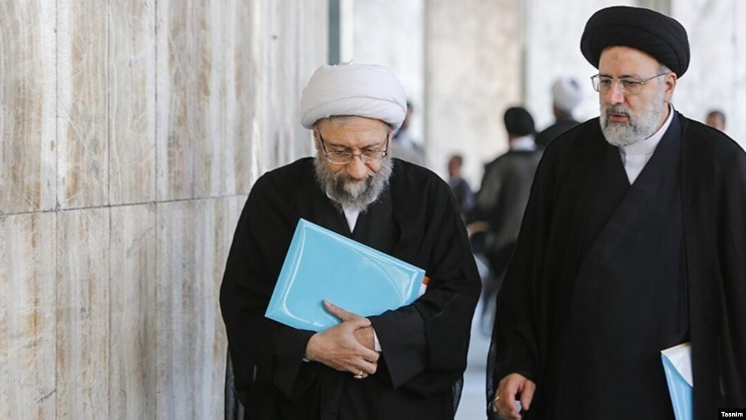 ابراهیم رئیسی و صادق لاریجانی در حاشیه مجلس خبرگان، مهر ۹۸