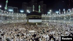 Saud Arabystany ikinji gezek haja gelenlere wiza tölegini artdyrdy.