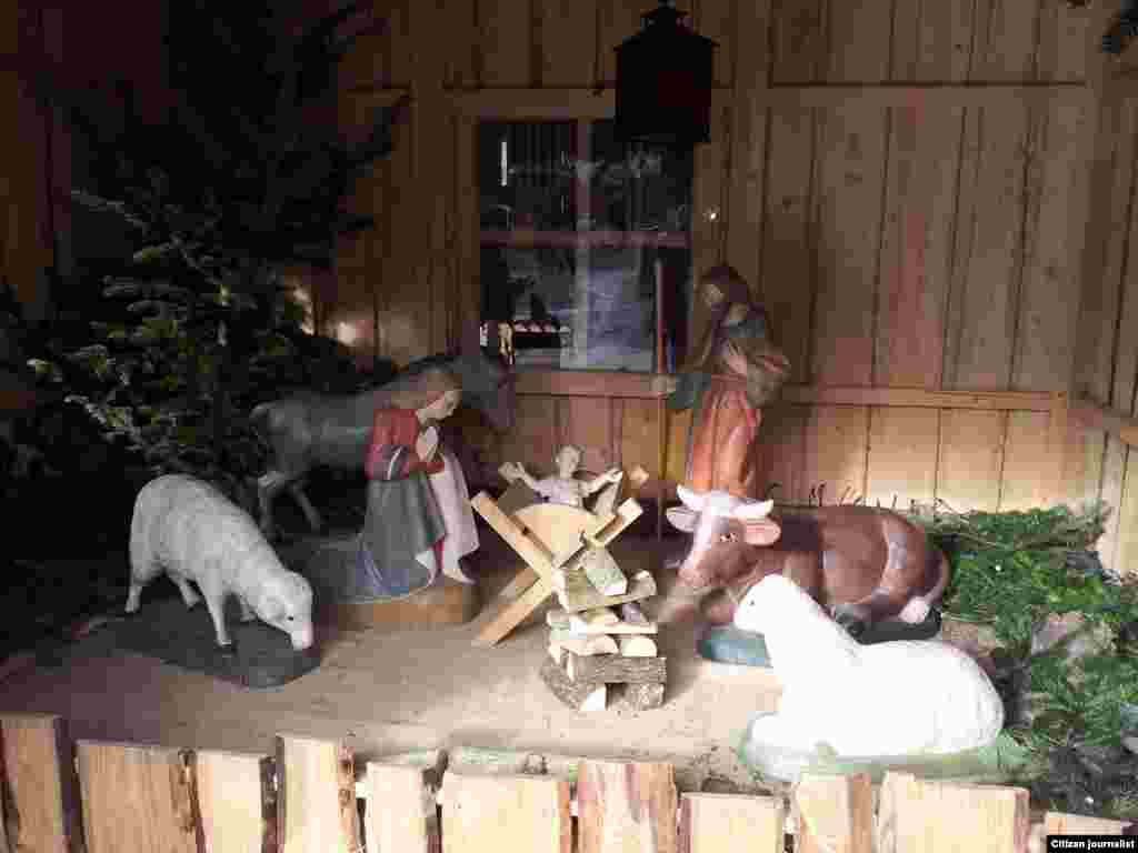 Германера керстан нах хIинцале кечамаш беш бу, Iиса-пайхамар вина де даздан. Инжил тIехь дуьйцу, Iиса-пайхамар божли чохь вина бохуш, ткъа бакъдерг Далла бен ца хаьа. Некъахо