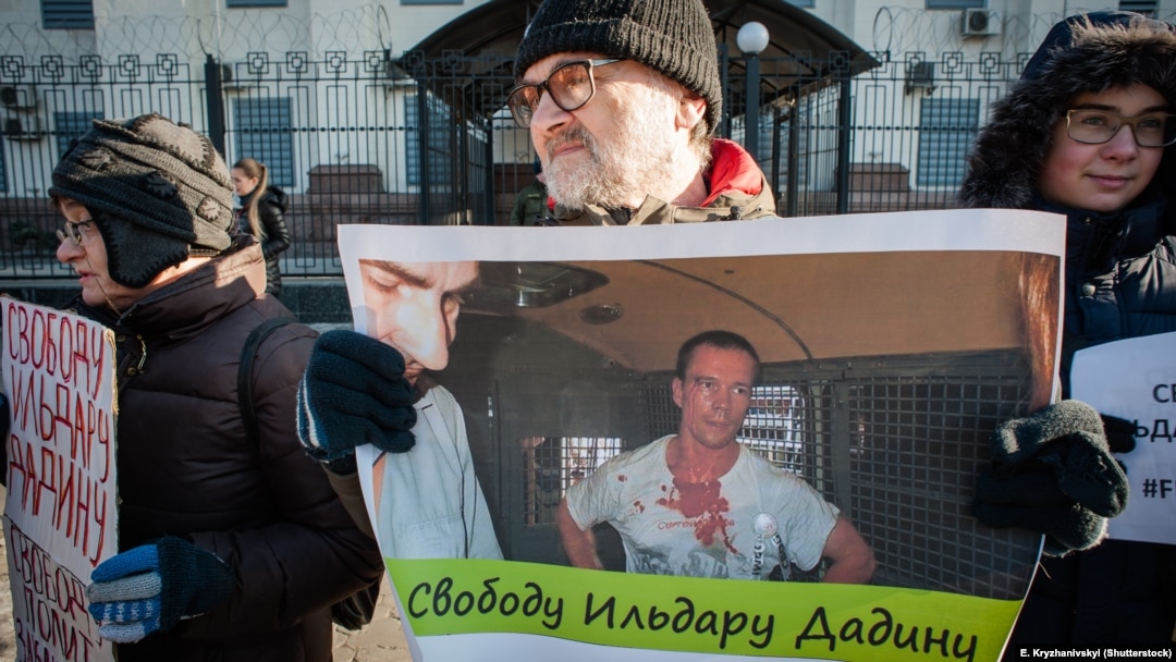 Акция в поддержку Ильдара Дадина у посольства России в Киеве. Февраль 2016 года