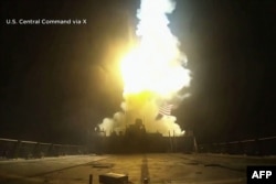 Скріншот з відео, поширеного Центральним командуванням США (CENTCOM) 17 липня 2026 року, показує, як заявляють американські військові, чергову хвилю високоточних ударів по стратегічних військових об'єктах Ірану