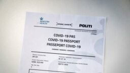 Dán koronavírus-útlevél. Koppenhága, 2020. július 10-én.