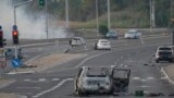 Vetura të shkatërruara nga militantët e Hamasit gjatë sulmit të 7 tetorit në Izrael.