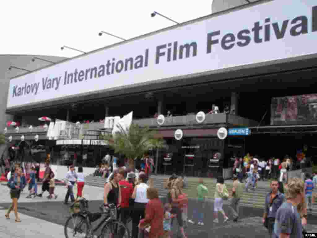 Festivalul Internațional al Filmului de la Karlovy Vary, 2009 - Instantanee de Raluca Mănescu