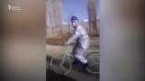 Дарыгерлерди колдойлу: Ишке велосипед менен барган медайым