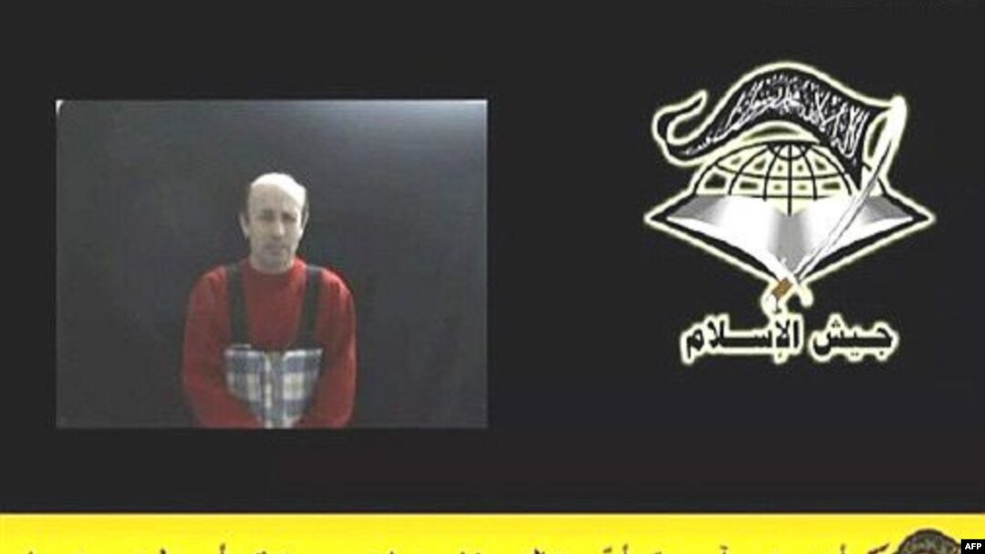 ربایندگان جانستون خواستار آزادی زندانی هایی هستند که به گفته آنها در زندان های «دولت های کافر» نگهداری می شوند.
