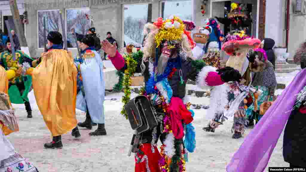 Fiecare membru al cetei își cunoaște bine rolul.