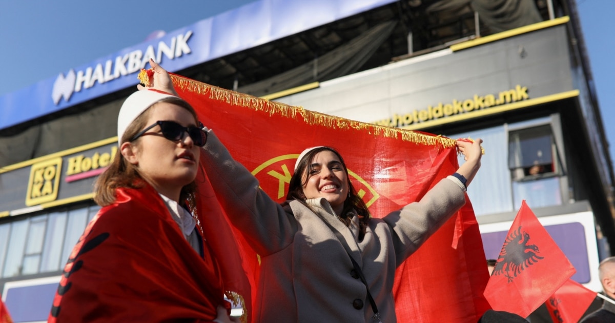 Mijëra njerëz protestojnë në Shkup për  drejtësi të mirëfilltë  në gjyqit e Hagës ndaj ish krerëve të UÇK së