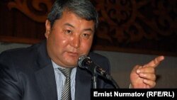 Melis Mirzaaqmatov 2010 yilgi O‘sh xunrezligini to‘xtatish uchun yetarli chora ko‘rmaganlikda ayblanib kelgan.