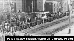 Пратэст рабочых у Воршы ў красавіку 1991 году: рабочыя на двое сутак перакрылі чыгунку. Фота з архіву Віктара Андрэева.