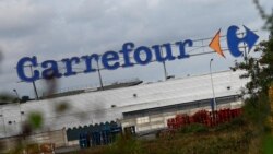 Carrefour România operează o rețea formată din aproape 500 de magazine.