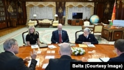 Амэрыканская дэлегацыя падчас перамоваў з Лукашэнкам