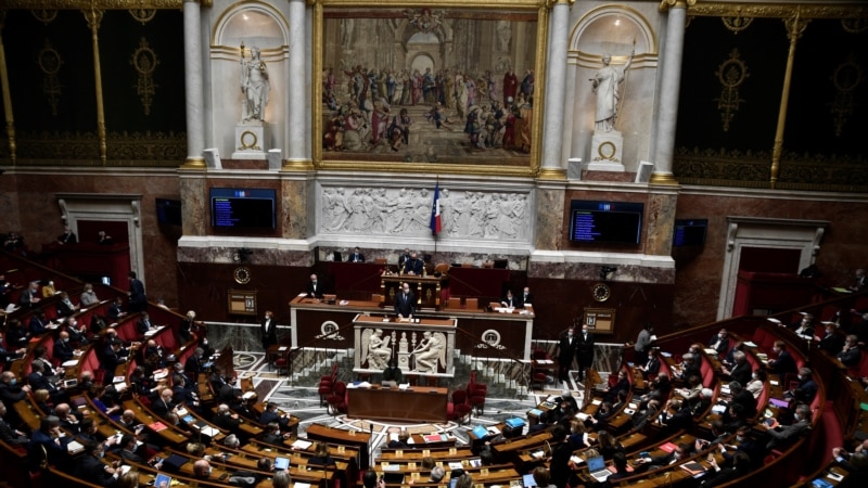 Francuski poslanici postigli dogovor o strožem zakonu o imigraciji