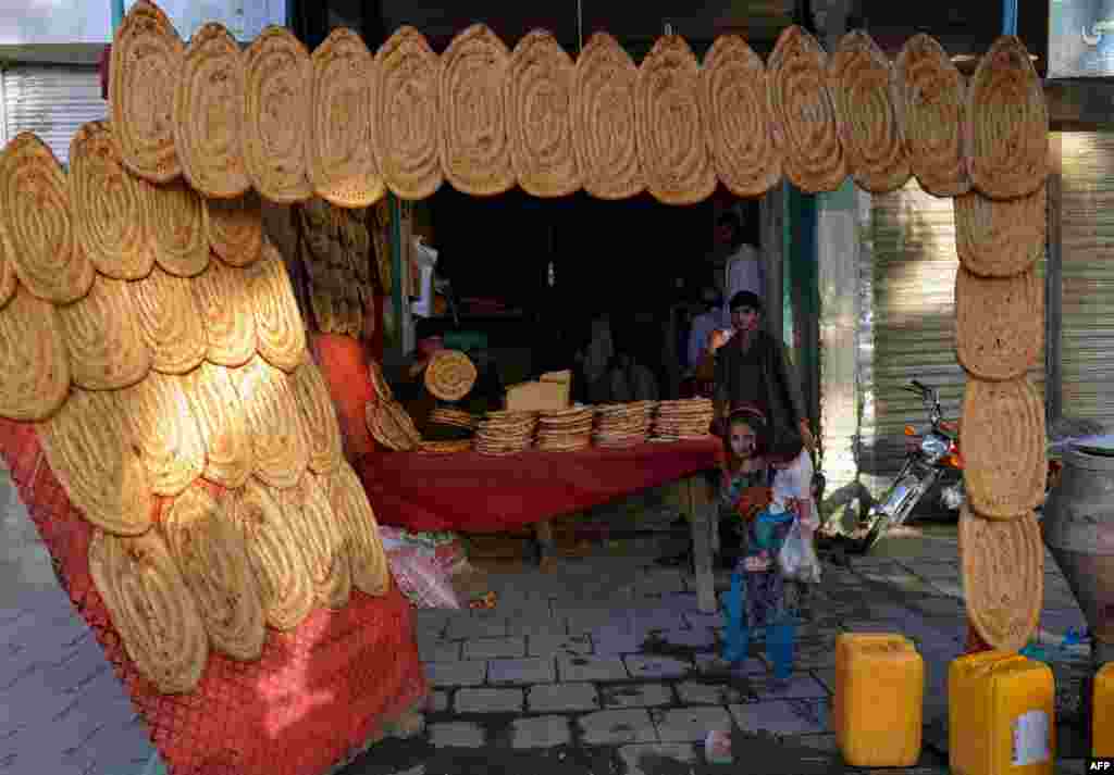 Traditional bread is sold at an Afghan shop in Kandahar during the Muslim fasting month of Ramadan. (AFP/Jawed Tanveer)