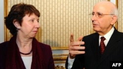 Prime Minister Mohamed Ghannouchi (right) met with EU foreign policy chief Catherine Ashton in Tunis.