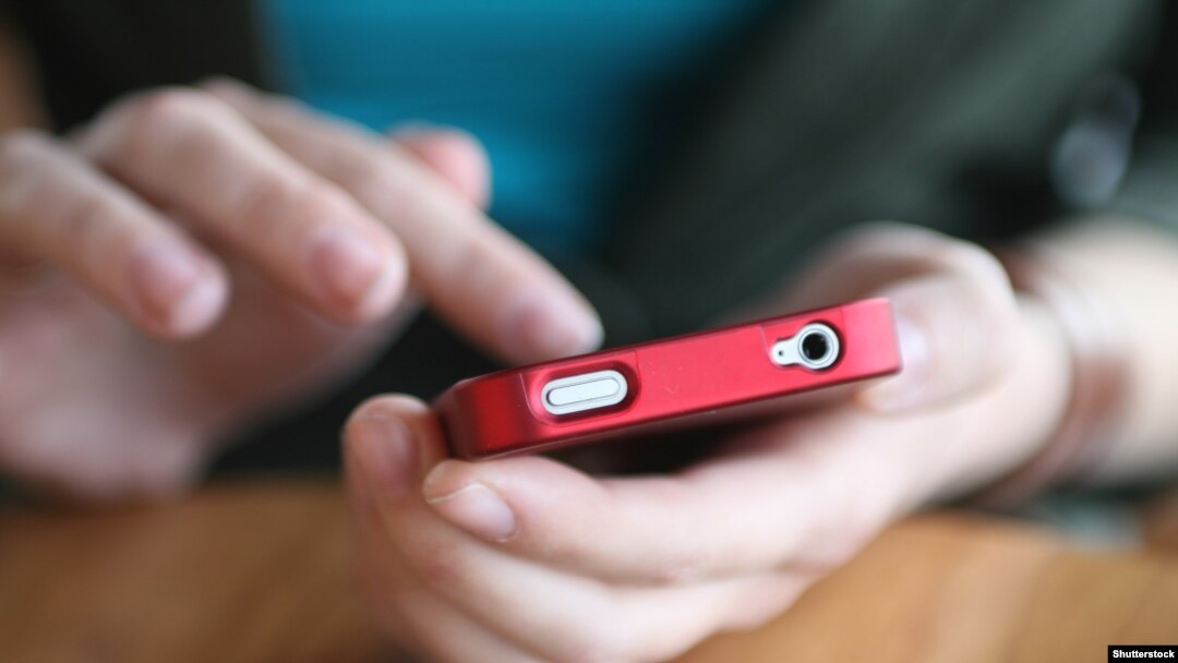 With the QIWI payment system it's relatively easy for IS sympathizers to anonymously transfer funds to the extremist group with just a few swipes of their smartphone. (file photo)
