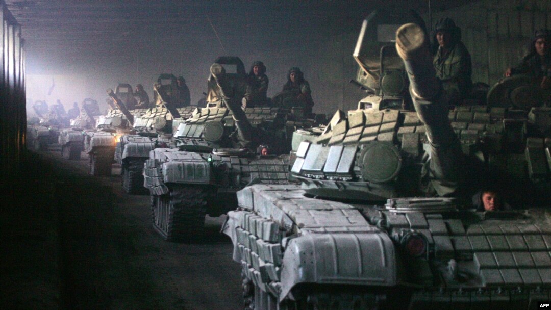 Колонна российских танков движется в Рокского тоннеля 