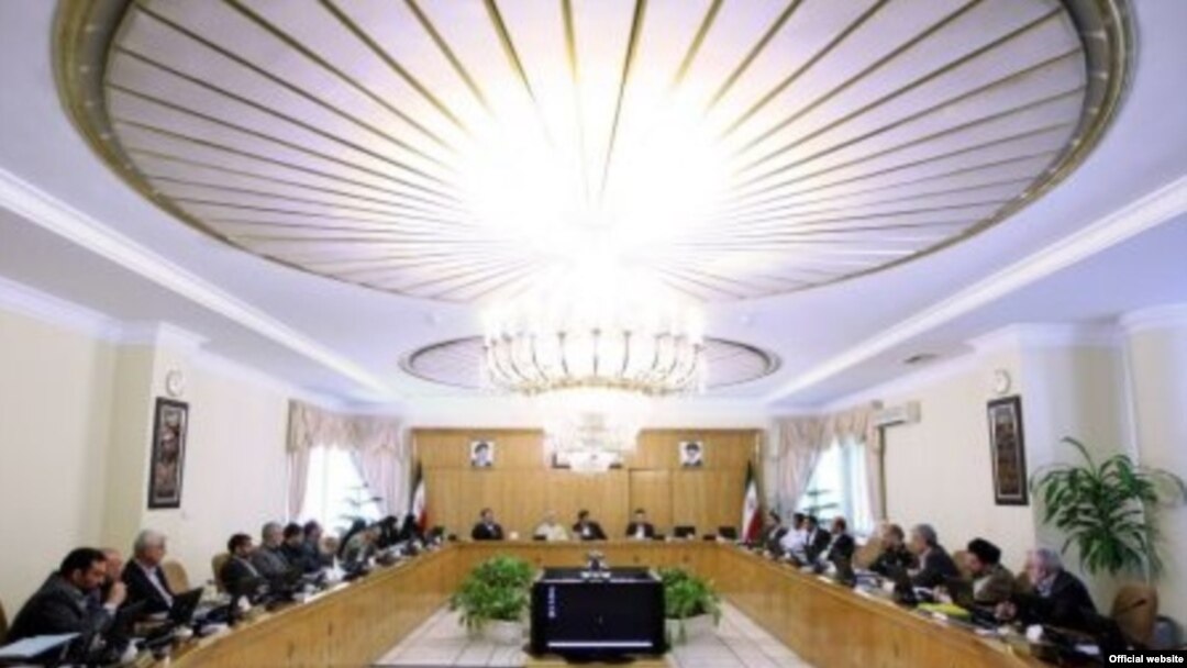 در تصویری که در سایت ریاست جمهوری از جلسه هیات دولت منتشر شده است، خبری از وزیر اطلاعات نیست.