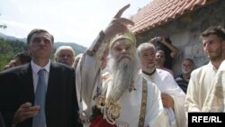 Amfilohije Radović i predsjednik Crne Gore Filip Vujanović u manastiru Morača, Foto: Savo Prelević