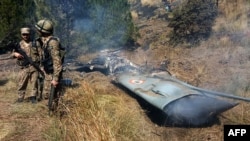 Обломки самолета, который по версии пакистанских военных принадлежал индийской армии, 27 февраля 2019 года.