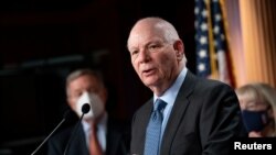 Senatorul democrat Ben Cardin susține că oficialii maghiari i-au atacat în repetate rânduri pe președintele SUA, Joe Biden și pe ambasadorul american la Budapesta, David Pressman.