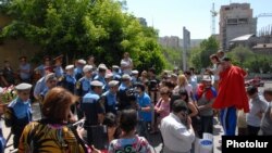 Armenia - A protest against a gas price rise in Yerevan, 7Jun2013.
