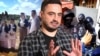 Колаж. Сулейман Мамутов. Ліворуч – караїми в національному вбранні, праворуч – представники ФСБ Росії
