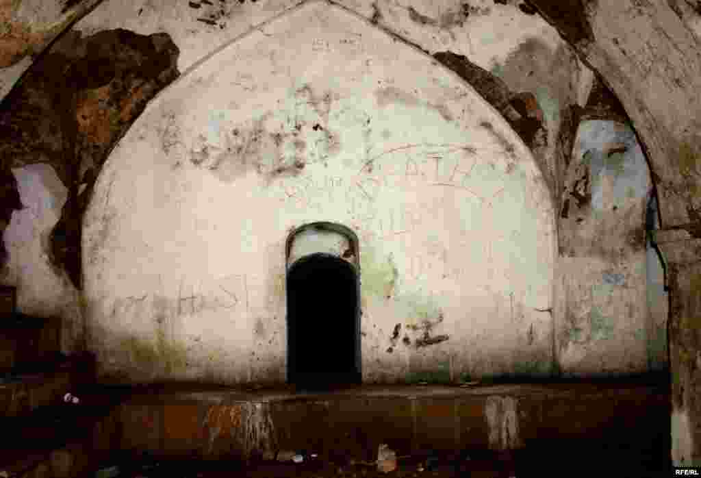 "Çuxur hamam"-ı tarixin ümidinə #11