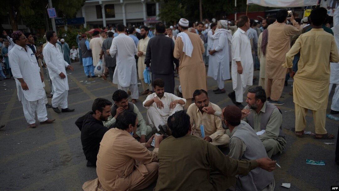 دا د تېر کال د اکتوبر د میاشتې تصویر دی. هغه وخت هم سرکاري او غیرسرکاري ملازمينو د تنخاګانو زیاتولو لپاره احتجاج کړی وو 