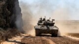 Израил армиясынын аскерлери танк менен Газада баратышат. 7-май, 2024-жыл.