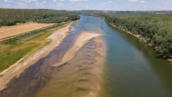 Nivelul apei în Nistru a scăzut la niveluri record. Specialiștii spun că de 30 de ani încoace nu a mai fost o asemenea secetă și debite atât de reduse de apă.