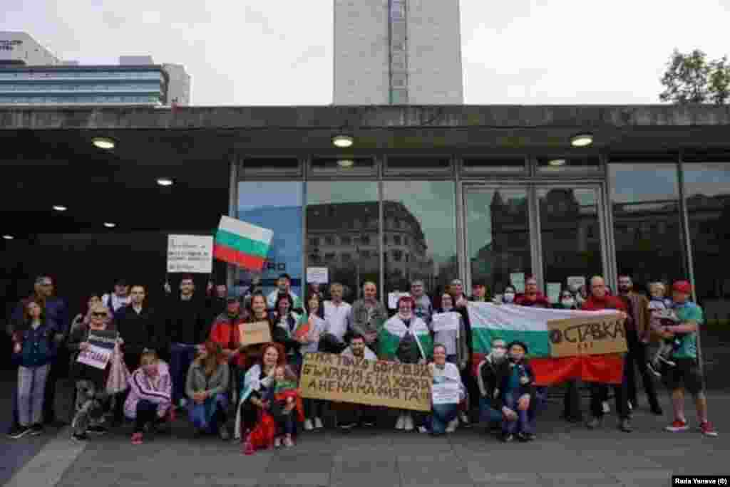 Протестиращи българи се събраха и в Манчестър, Обединеното кралство.
