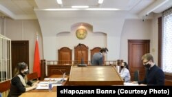 Ілюстрацыйнае фота. Напярэдадні аднаго з судовых працэсаў супраць удзельнікаў пратэстаў у Беларусі