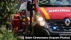 Opt autospeciale au intervenit vineri la incendiul din Popești Leordeni